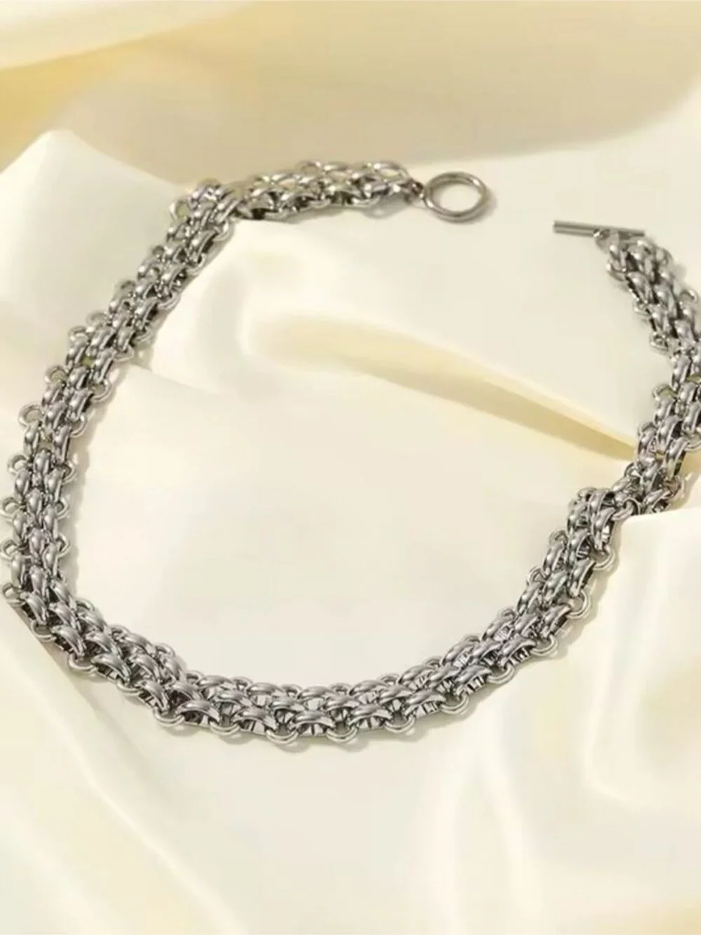 Chunky Silver Chain-Link Necklace